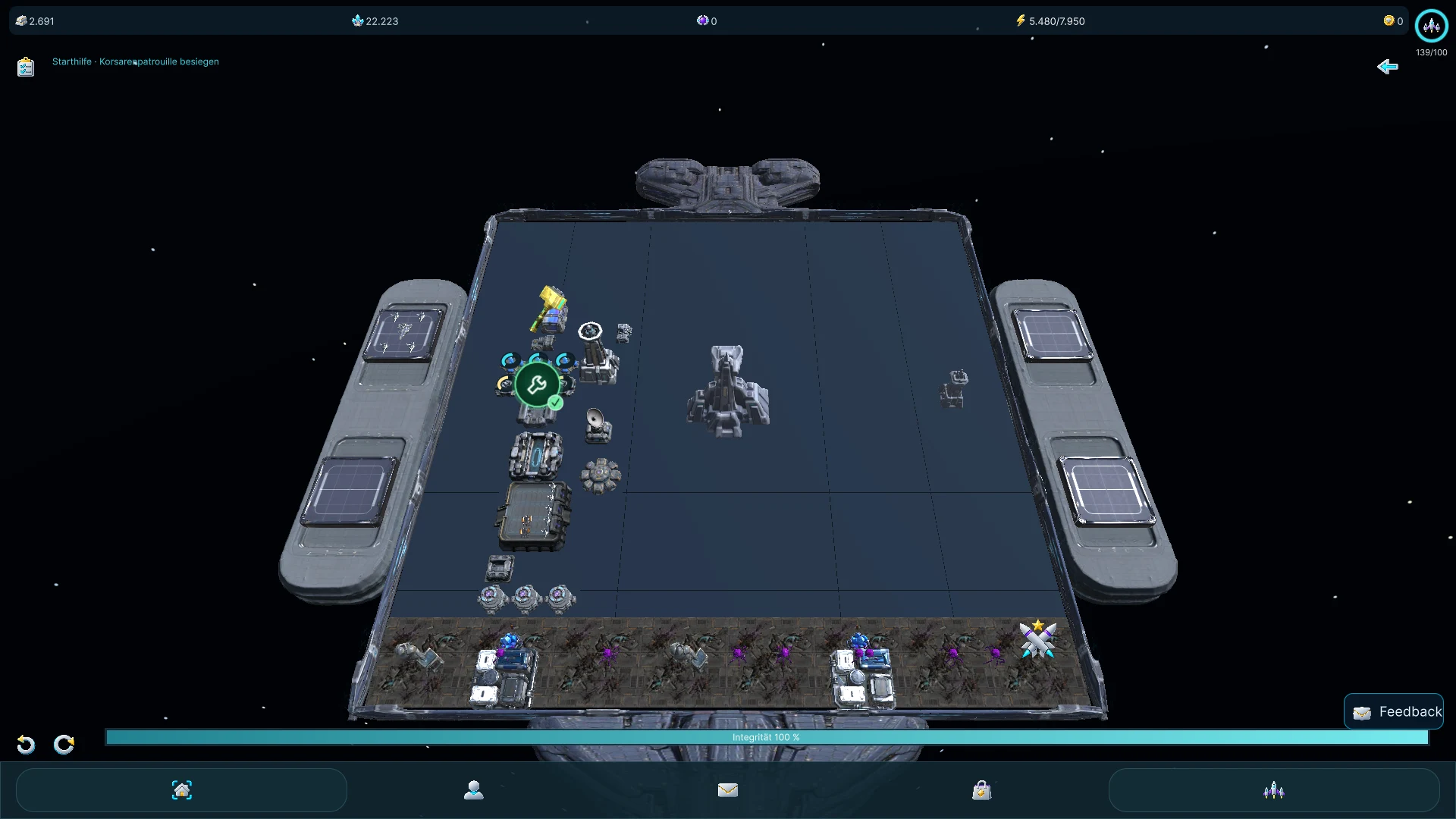 Die Raumbasis im aktuellen Unity-Spielclient mit Gebäuden und noch besetzten Decks